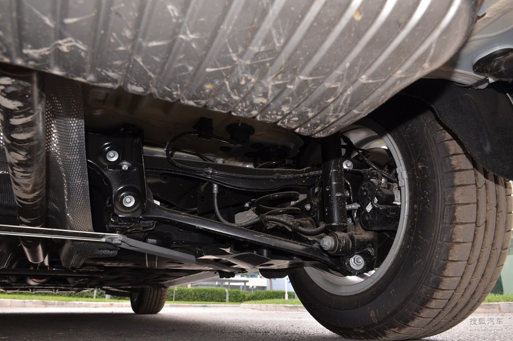 【 宝马2系旅行车高清图片】_底盘发动机_搜狐汽车网