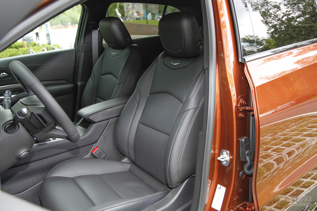 2018款凯迪拉克xt428t四驱铂金运动型前排座椅提示支持键盘翻页左右