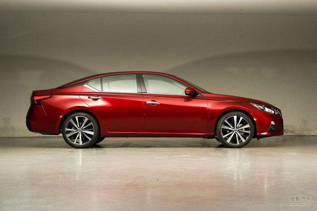 【 日产天籁高清图片】_天际红_外观_搜狐汽车网