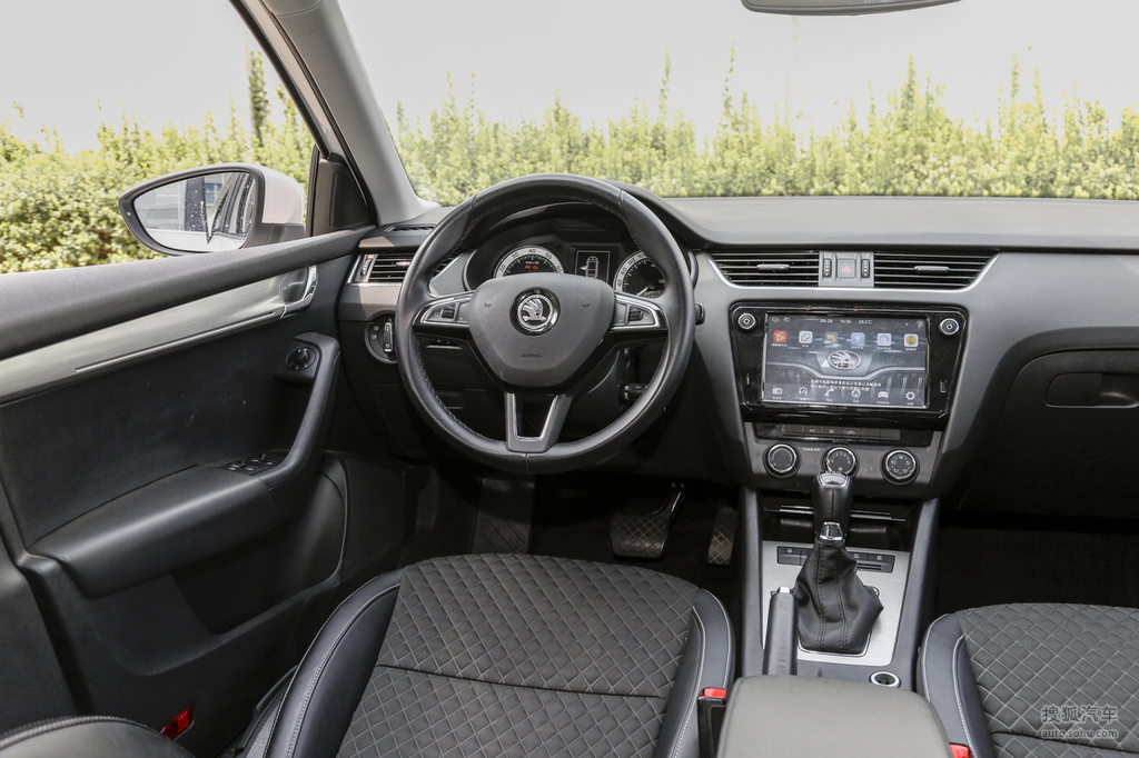 2019款斯柯达明锐tsi230dsg智行豪华版
