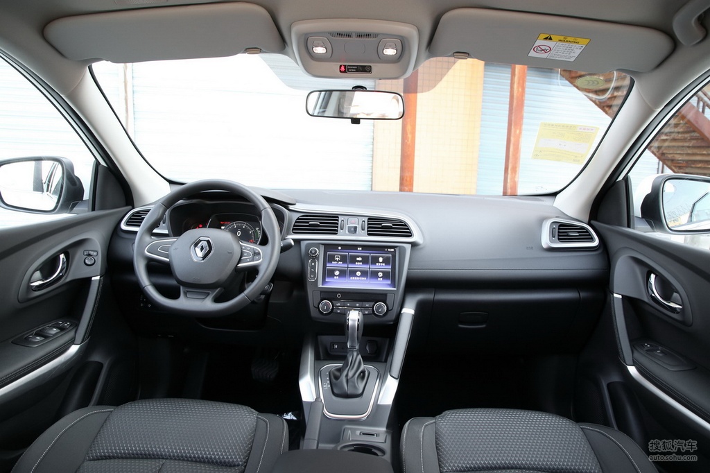 左 右→外观(29)内饰(65)空间(5)底盘/动力(13)黑色雷诺科雷嘉4s店