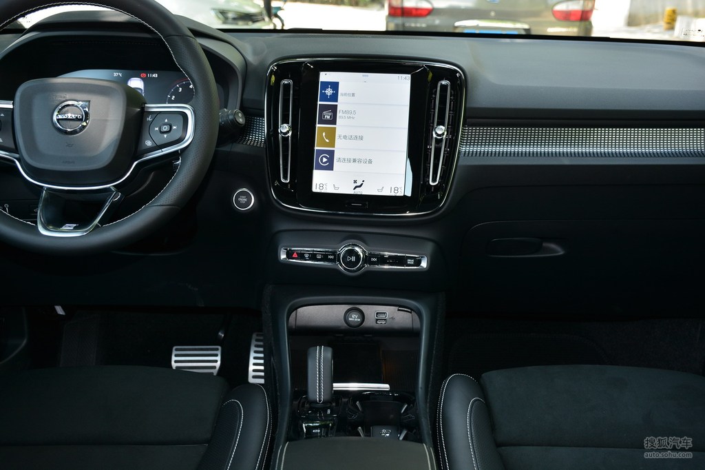 2020款沃尔沃 xc40 t4 智雅运动版 - 中控台提示:支持键盘翻页 ←左