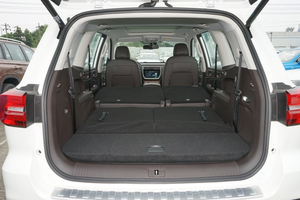 【 荣威rx8高清图片】_空间展示_搜狐汽车网