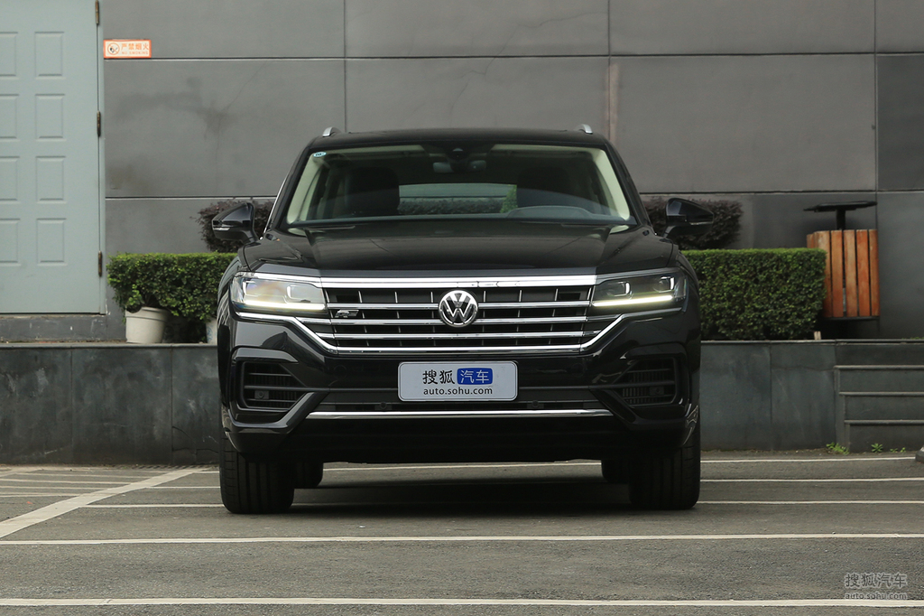 【 大众途锐高清图片】_钢琴黑_外观_搜狐汽车网