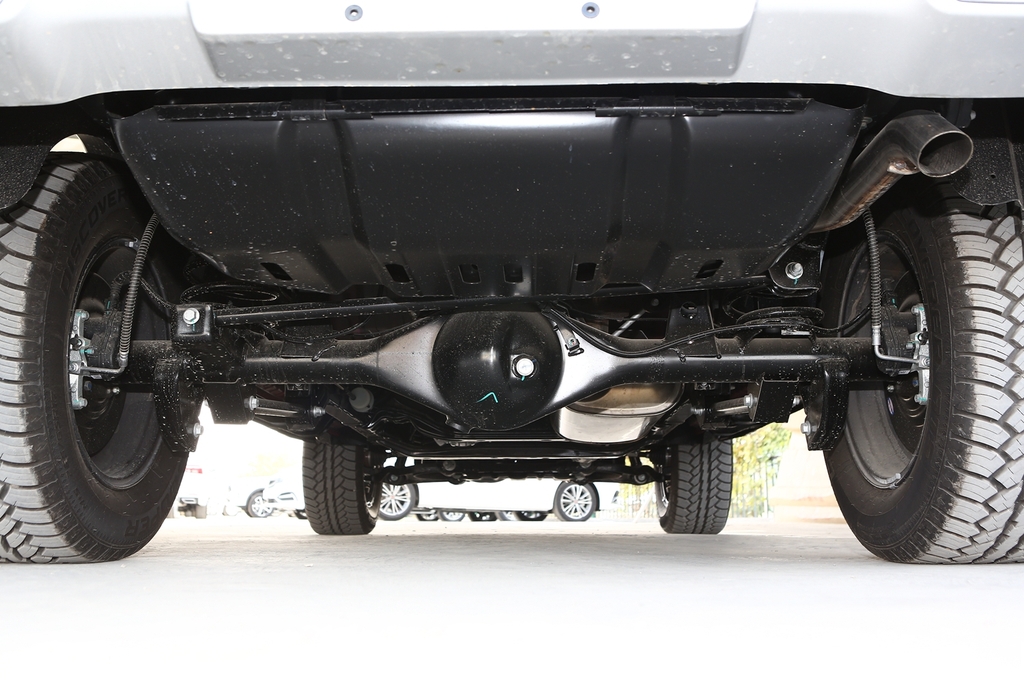 2019款北京bj40plus23t自动四驱城市猎人版尊享型国vi底盘全景提示