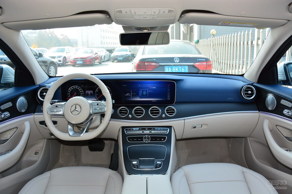 【 奔驰e级高清图片】_圣特罗佩蓝/玛奇朵米色_内饰_搜狐汽车网