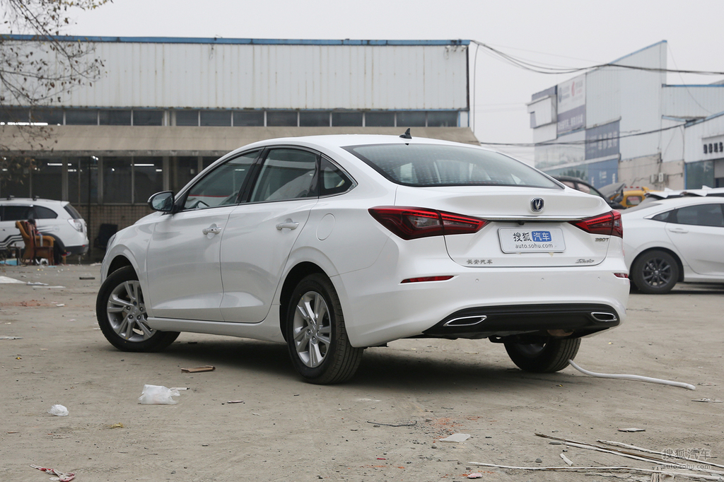 2019款长安逸动 蓝鲸版 280t gdi dct劲速型   侧后45°     提示