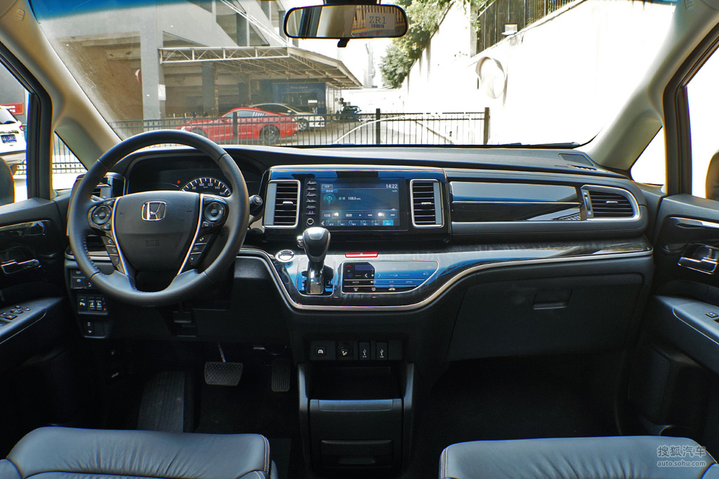 左 右→外观(34)内饰(62)空间(6)底盘/动力(13)黑色本田艾力绅混动