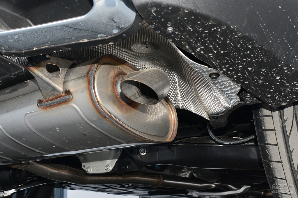 2020款奔驰glc 260l 4matic 豪华型 改款 - 排气管提示:支持键盘翻页