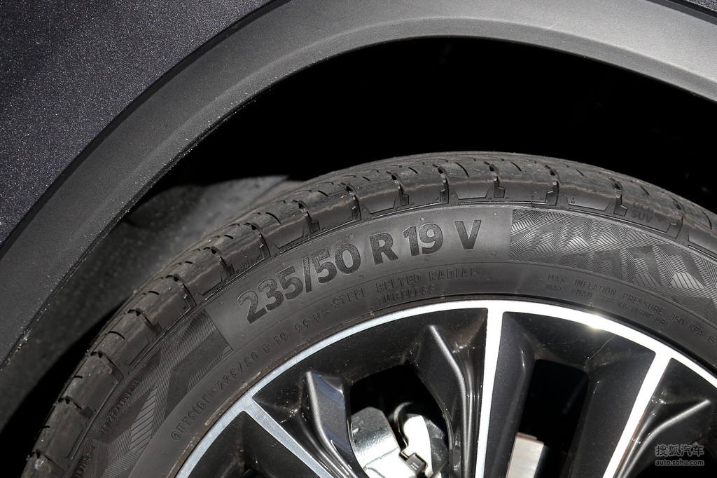 2021款奇瑞瑞虎8 plus 290tgdi 豪耀版 - 轮胎型号提示:支持键盘翻页