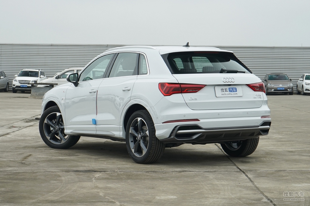 搜狐汽車>圖庫>奧迪>一汽奧迪>q3>2021款 奧迪q3 35 tfsi 時尚動感型