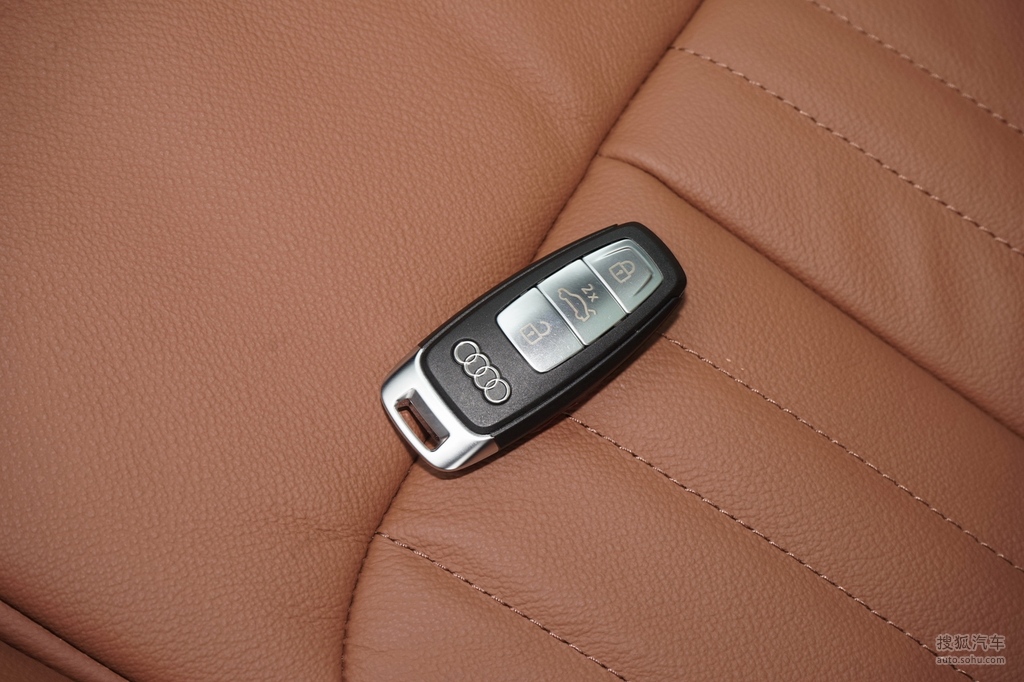奥迪a6l 40tfsi 豪华致雅型 - 汽车钥匙提示:支持键盘翻页 ←左 右
