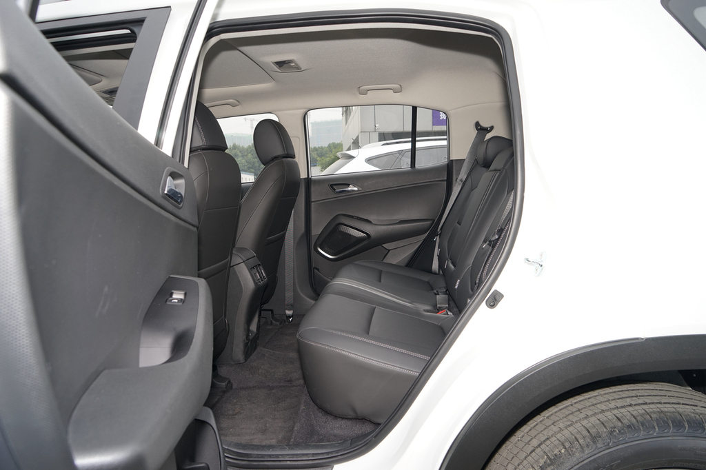 【 现代ix35高清图片】_2021款 240t gdi dct两驱领先版gls_空间展示