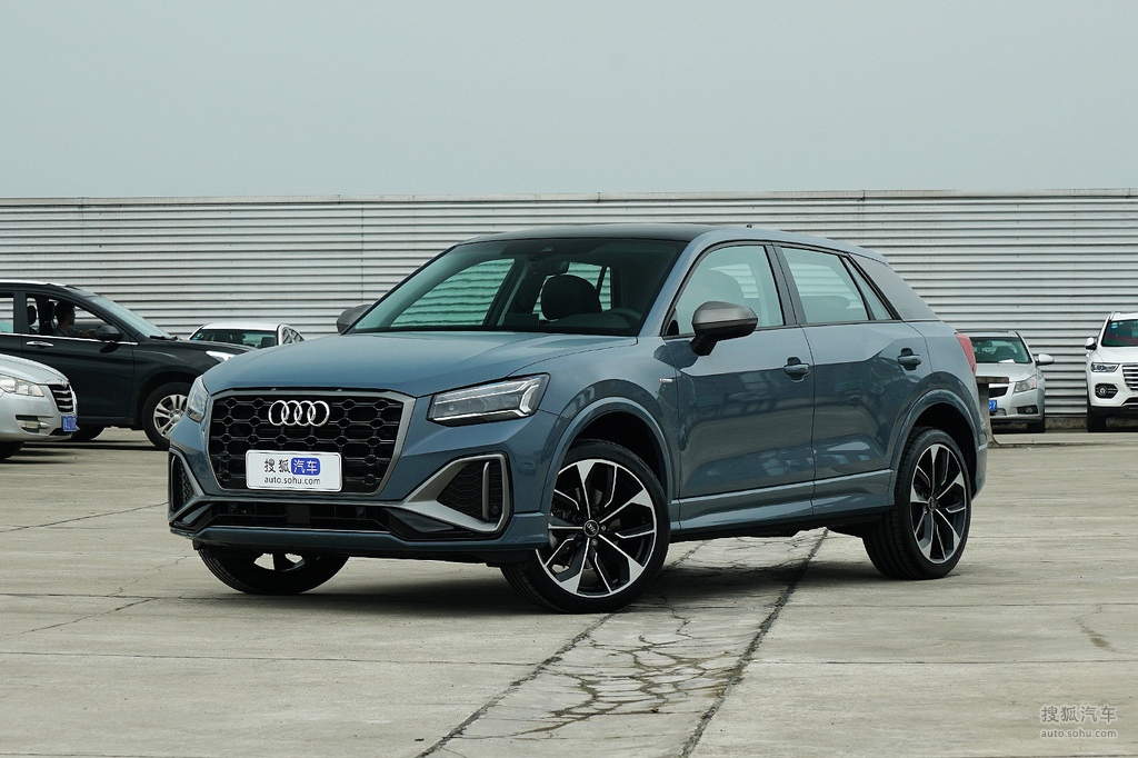 2022款奧迪q2l 35 tfsi rs套件燃速型 - 車前45°提示:支持鍵盤翻頁