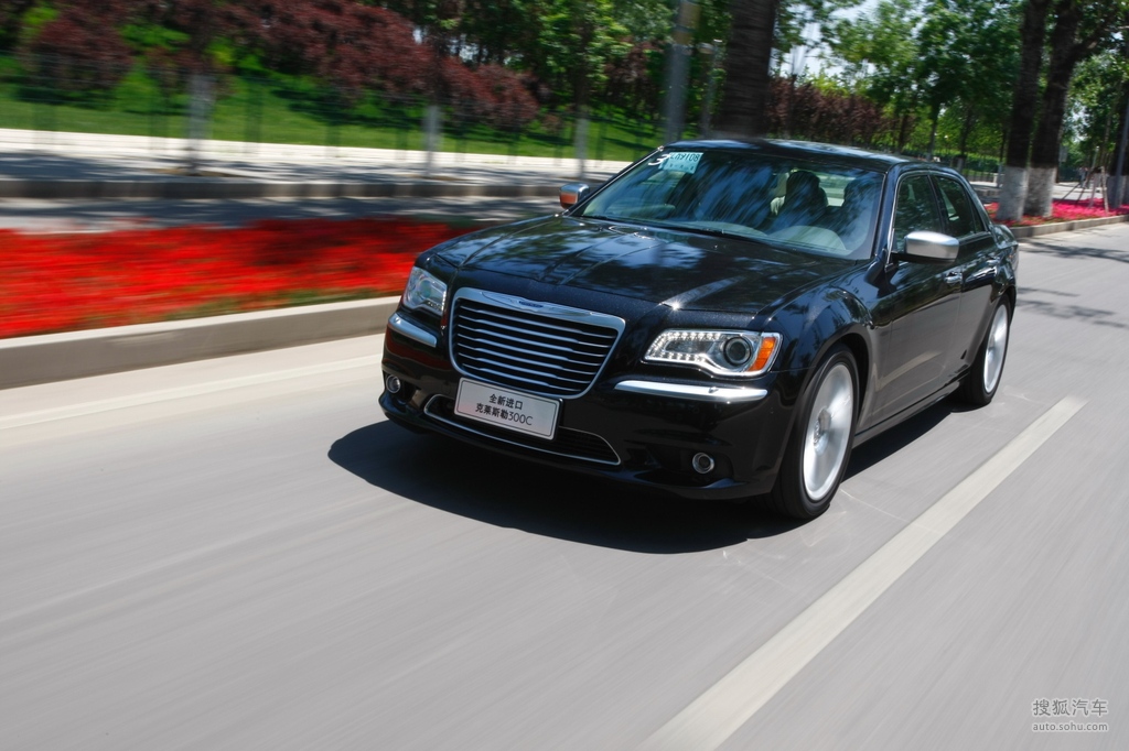 【 克莱斯勒300高清图片】_2014款 300c 3.0l 卓越版_评测_搜狐汽车网