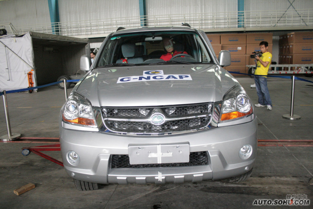 猎豹cs6手动舒适型 碰撞试验现场实拍