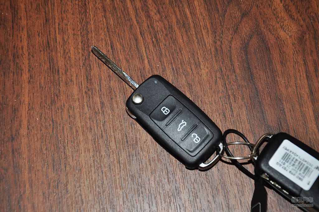 2015款大众途观18tsi手自一体四驱豪华版汽车钥匙