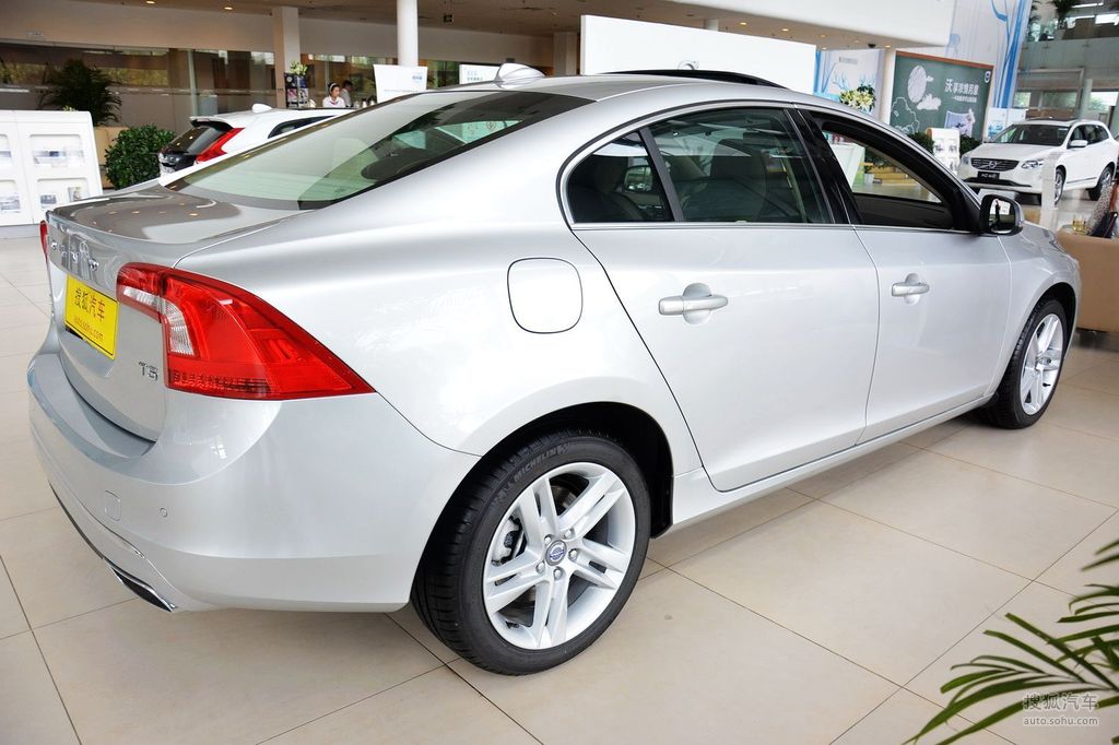 2015款沃尔沃s60l20t智远版