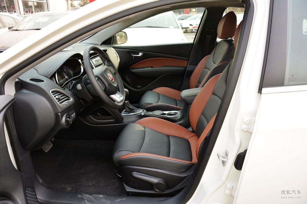 【 菲亚特菲翔高清图片】_双色内饰_内饰_搜狐汽车网