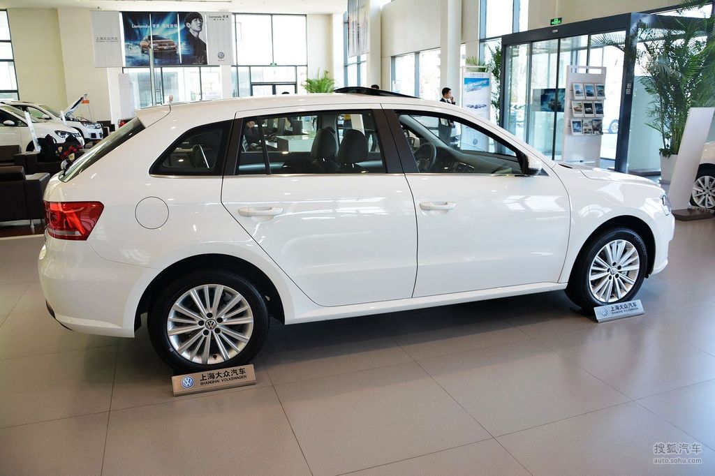 2013款大众朗行14tsidsg舒适版