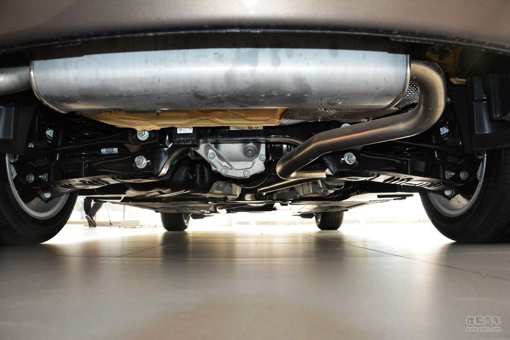 【 宝马1系高清图片】_2013款 改款 116i 领先型_底盘发动机_搜狐汽车