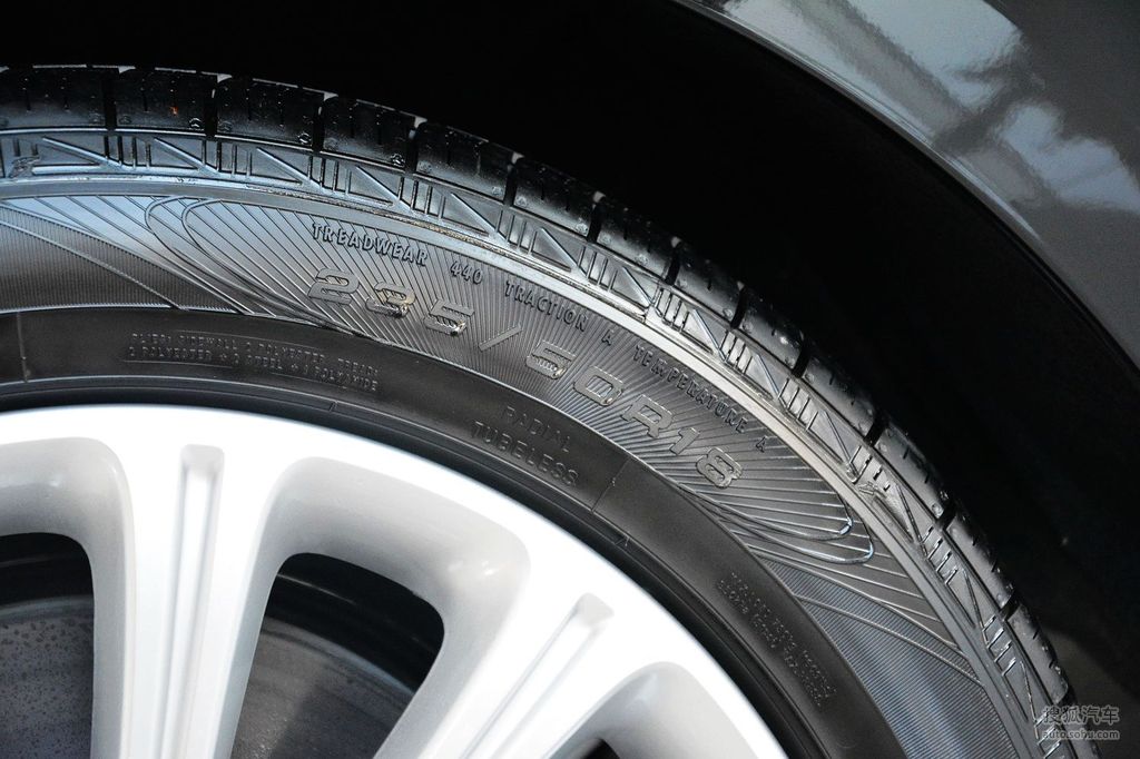 2015款凯迪拉克xts 28t豪华型 - 轮胎型号提示:支持键盘翻页 ←左 右