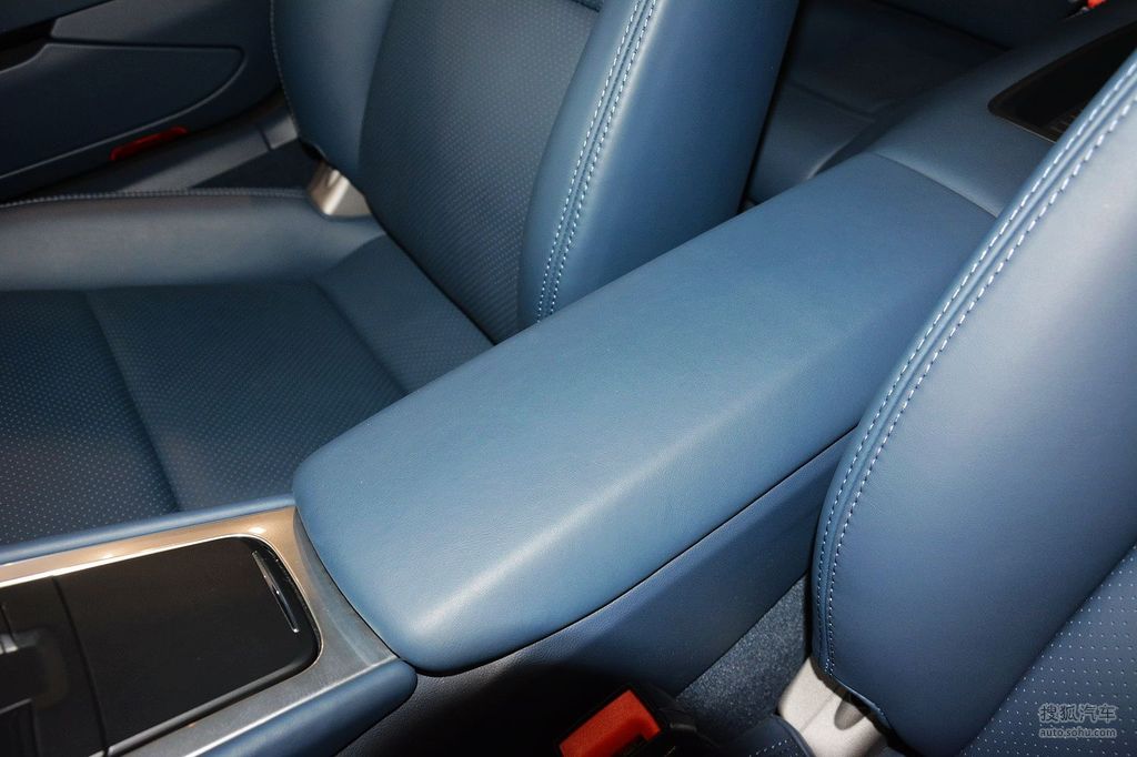 【 保时捷911高清图片】_游艇蓝_内饰_搜狐汽车网