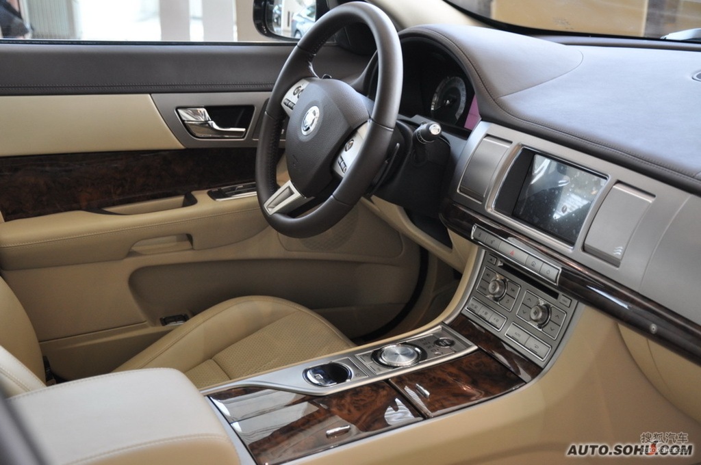 2010款捷豹xf提示:支持键盘翻页 ←左 右→外观(2711)内饰(3886)空间