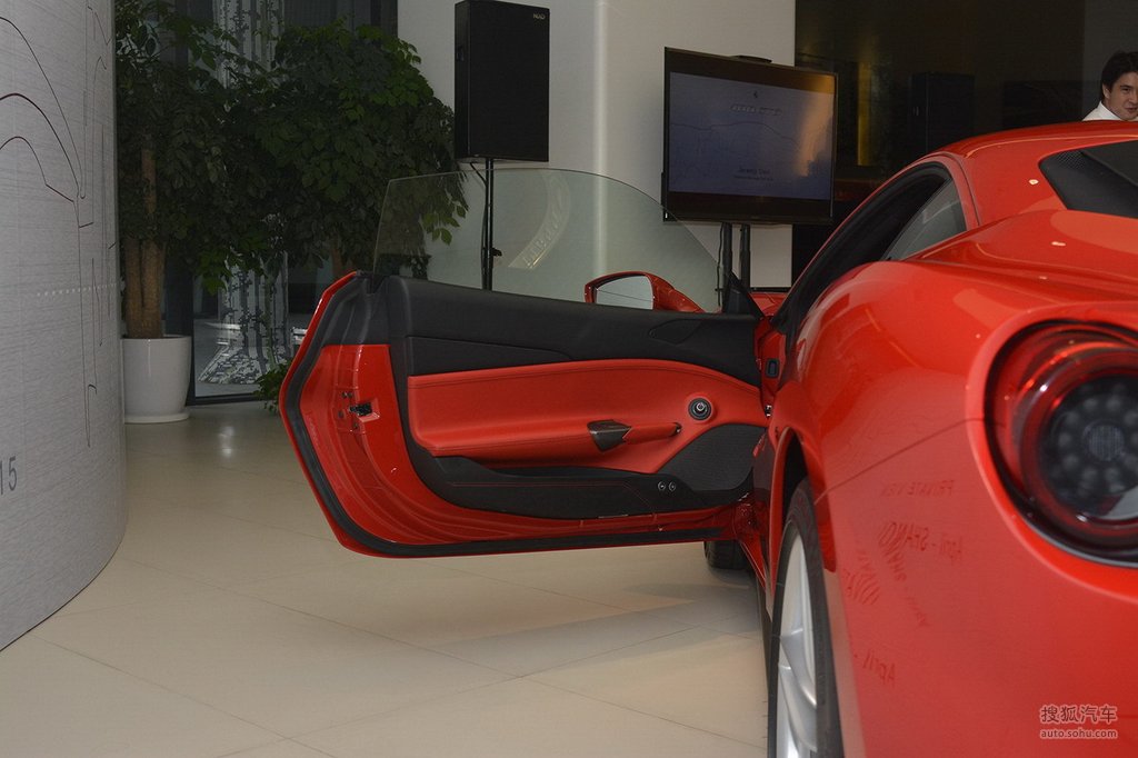 2015款法拉利488 gtb - 车门内饰提示:支持键盘翻页 ←左 右→外观