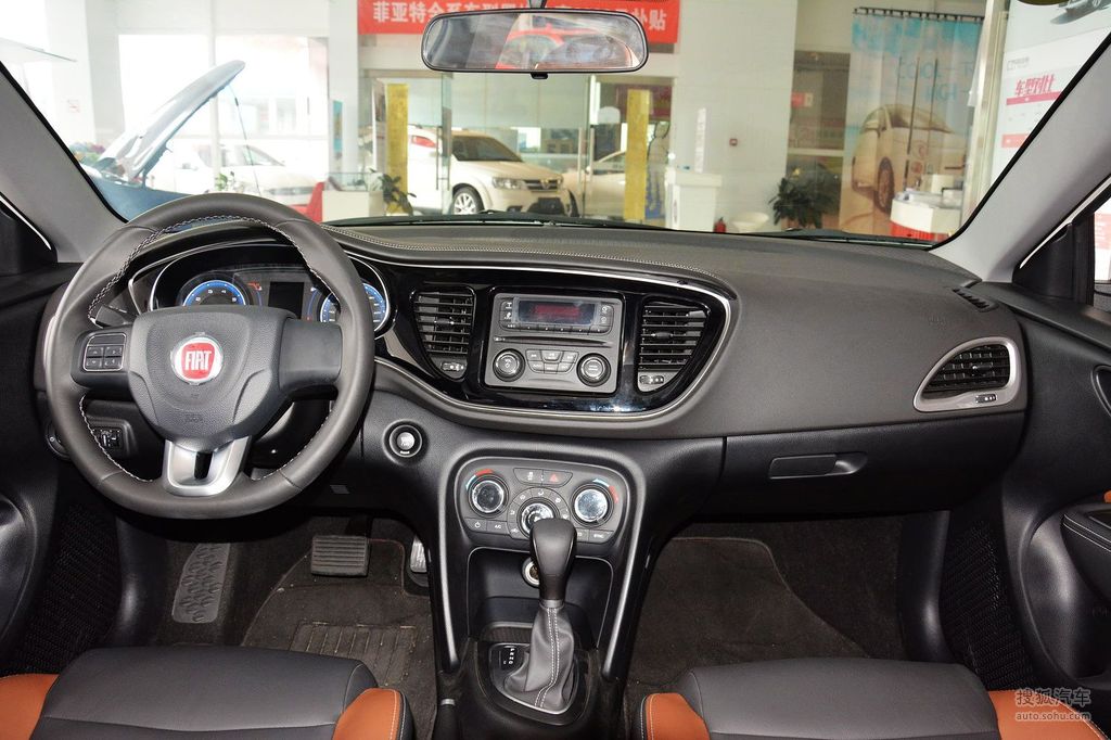 【 菲亚特菲翔高清图片】_双色内饰_内饰_搜狐汽车网