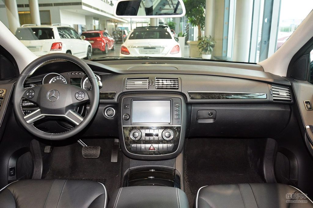 【 奔驰r级高清图片】_2015款 r400 4matic商务型_深色内饰_内饰_搜狐