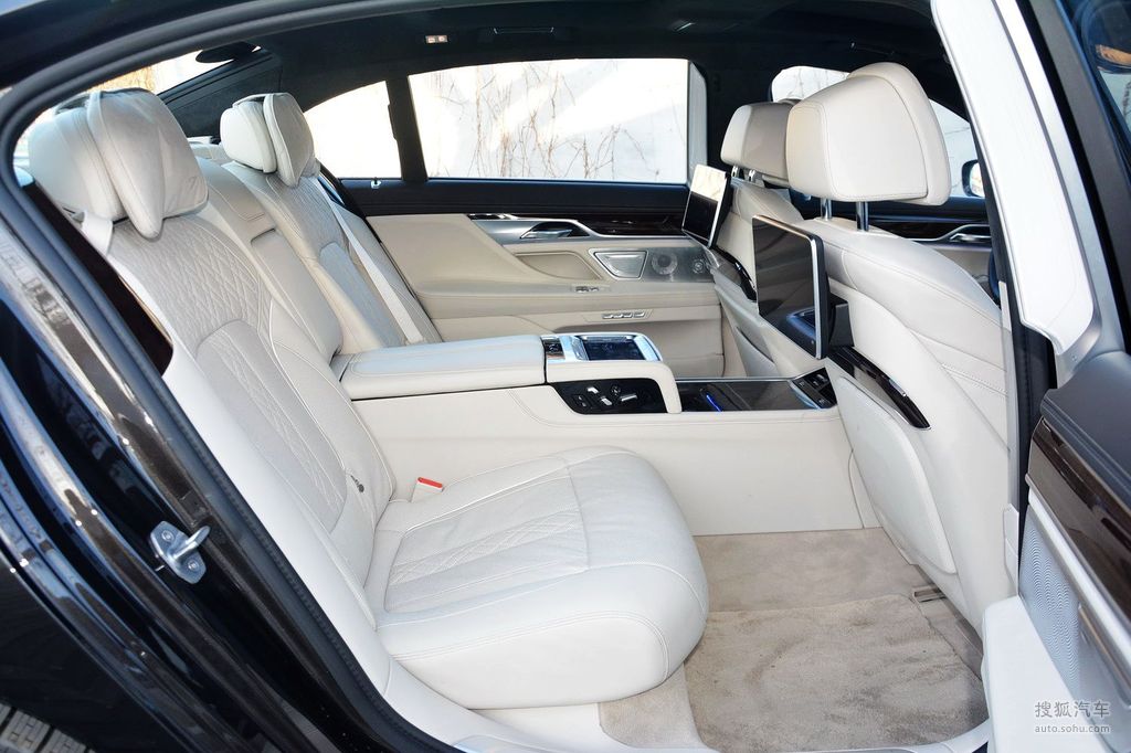 2016款宝马740li尊享型后排座椅提示支持键盘翻页左右