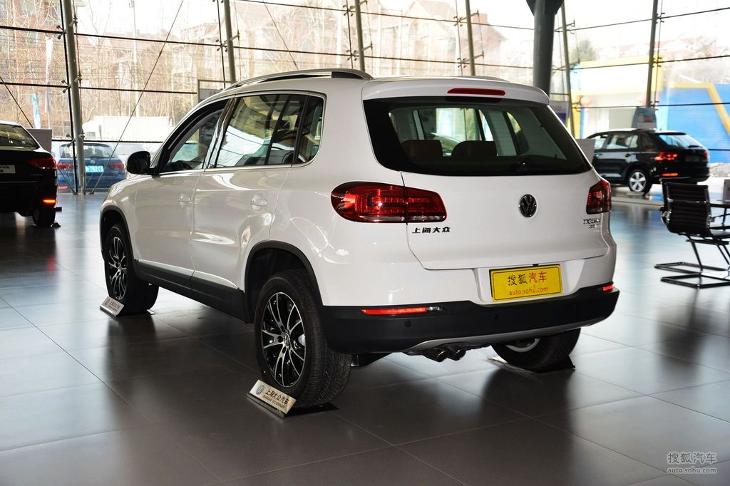 2016款大众途观300tsi自动两驱豪华版   侧后45°    提示:支持键盘