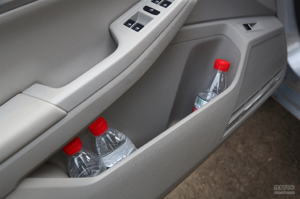 98万     询底价看配置 2016款大众新宝来230tsi dsg豪华型购车必看