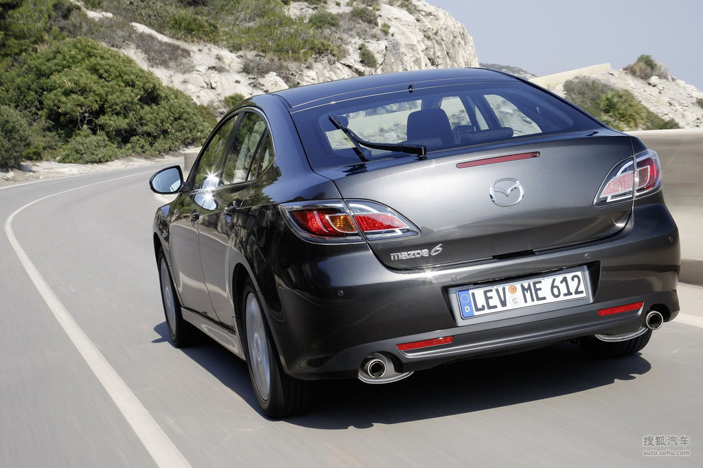 2011款马自达6轿跑车
