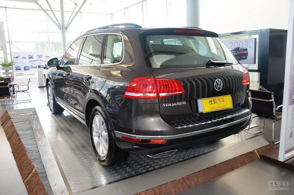 2017款大众途锐30tsi拓野型侧后45提示支持键盘翻页左右