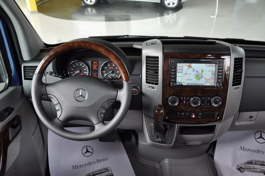 【 奔驰凌特高清图片】_内饰_搜狐汽车网