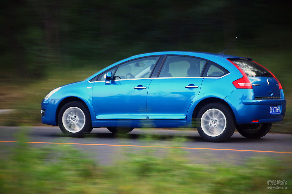 搜狐汽车>图库>雪铁龙>东风雪铁龙>世嘉两厢>2011款雪铁龙世嘉两厢