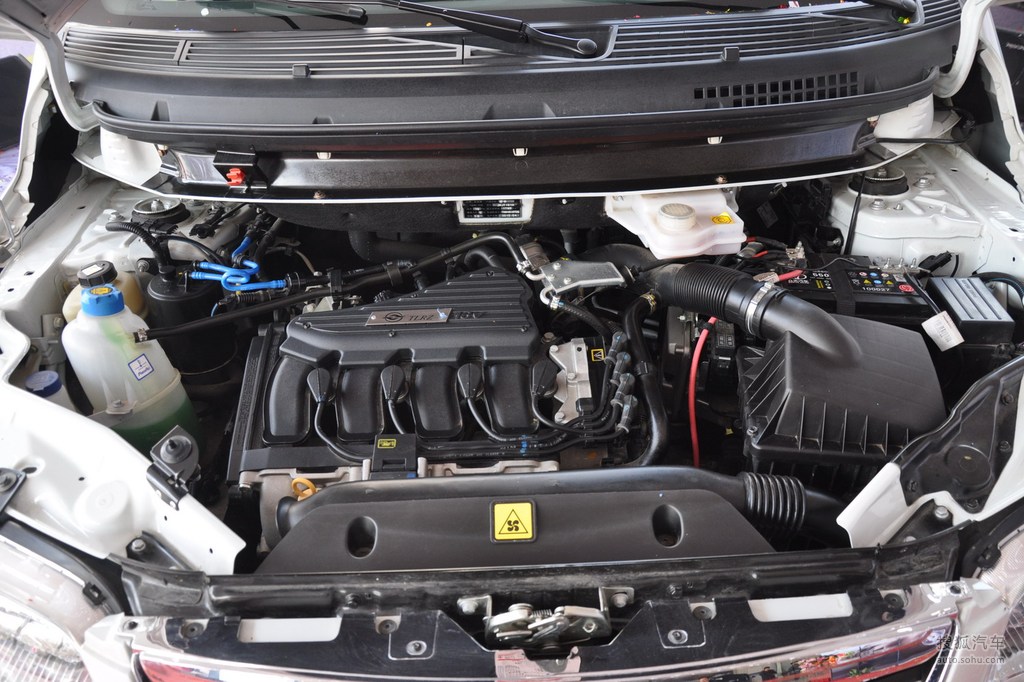 6l 5座尊贵型双天窗实拍 - 发动机特写提示:支持键盘翻页 ←左 右