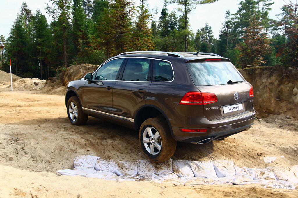 2011款大众途锐试驾
