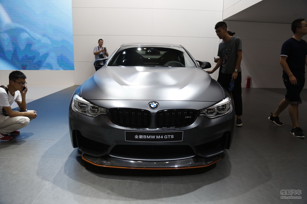 宝马m4双门