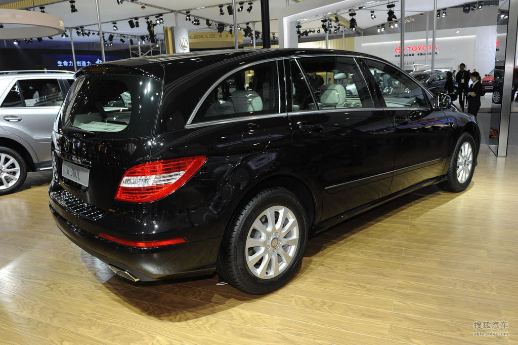 奔驰r300l车展实拍