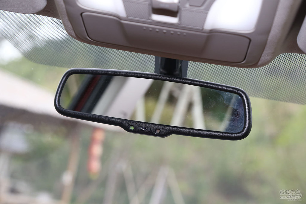 0l自动旗舰版 - 内后视镜提示:支持键盘翻页 ←左 右