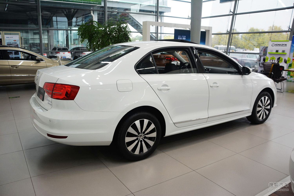 28万     询底价看配置 2017款大众速腾 230tsi手动豪华型     提示