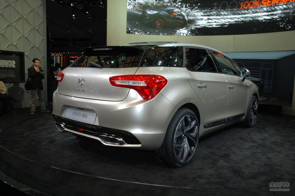 雪铁龙ds5 上海车展实拍提示:支持键盘翻页 ←左 右