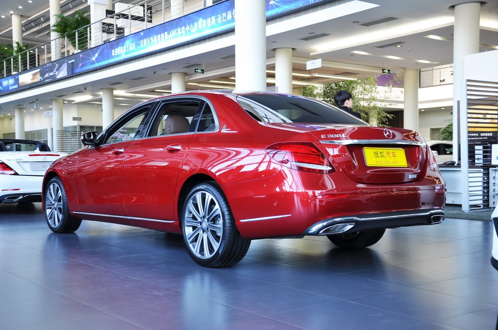 【 奔驰e级高清图片】_锆英石红_外观_搜狐汽车网