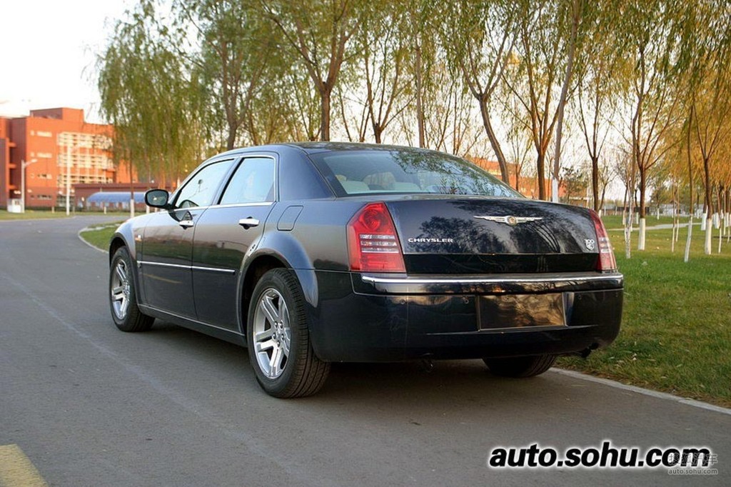 【 克莱斯勒300高清图片】_2008款 300c 2.7l 商务版_外观_搜狐汽车网