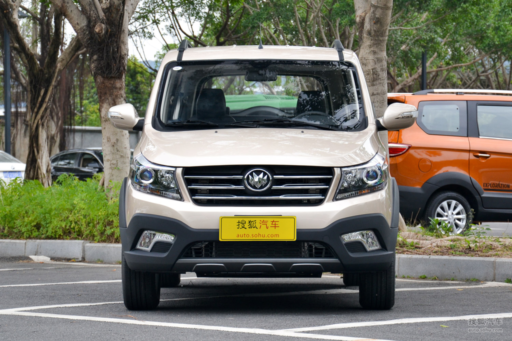 79万     询底价看配置 2017款福汽启腾v60 1.5l舒适型