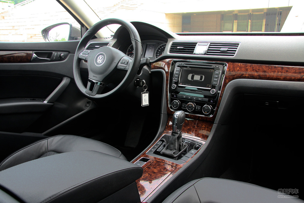 2012款大众全新帕萨特18tsidsg御尊版实拍