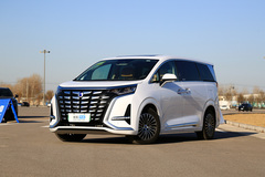 腾势腾势D9 PHEV